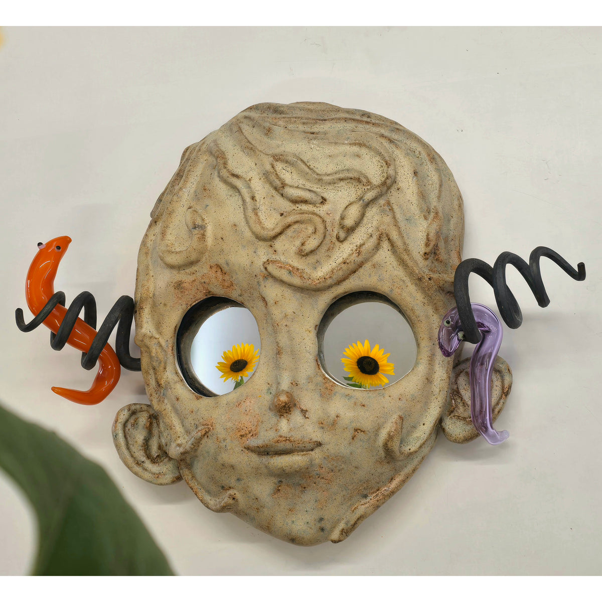 Saelia Aparicio, Apotropaic Mirror
