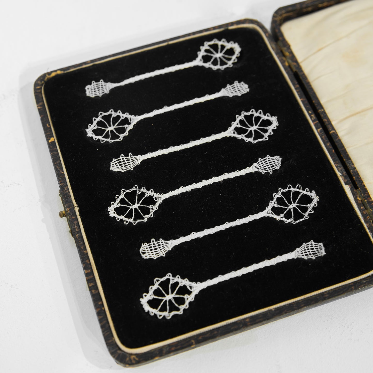 Jingyi Li, The Hidden Drawer -Tea Spoon 02